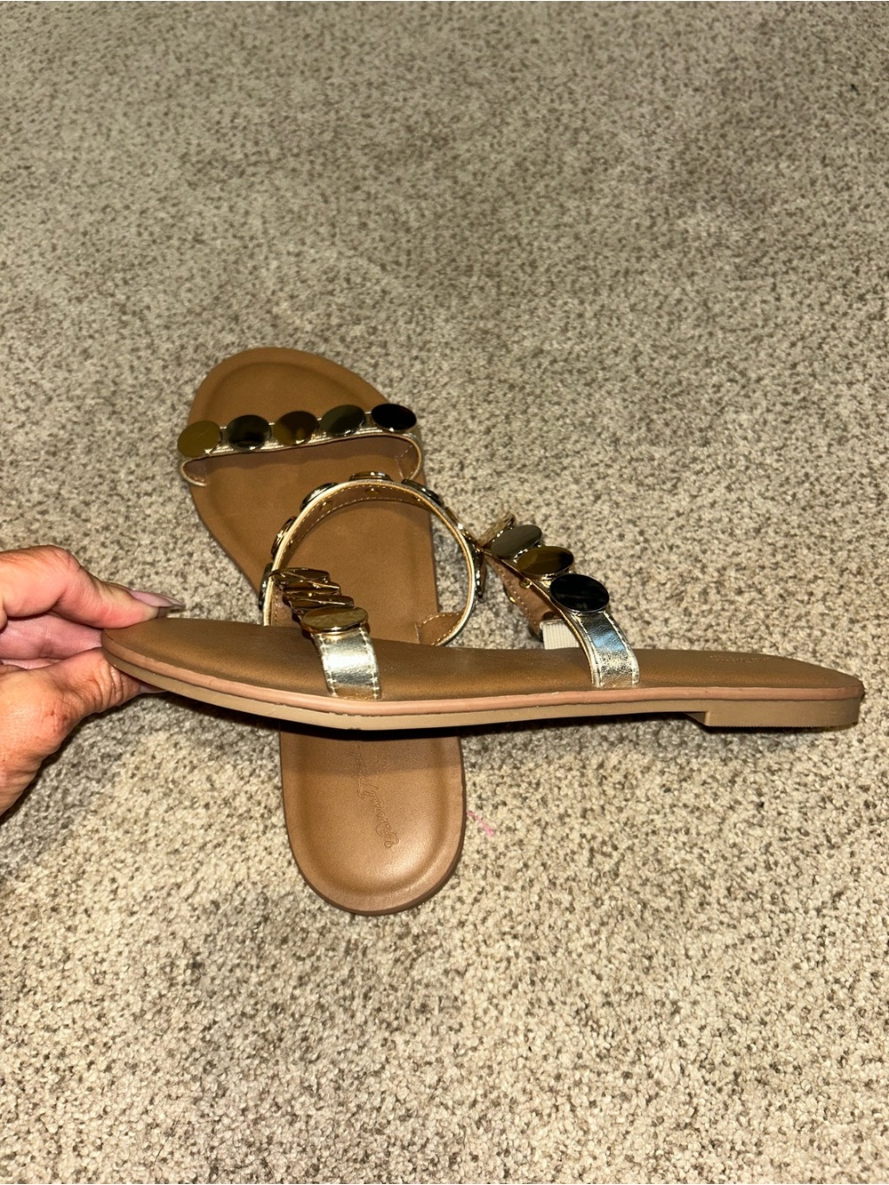 NEW Universal Thread Tan Sandal with Mixed Metallic Disc Accents Sz 8.5 - Picture 7 of 7